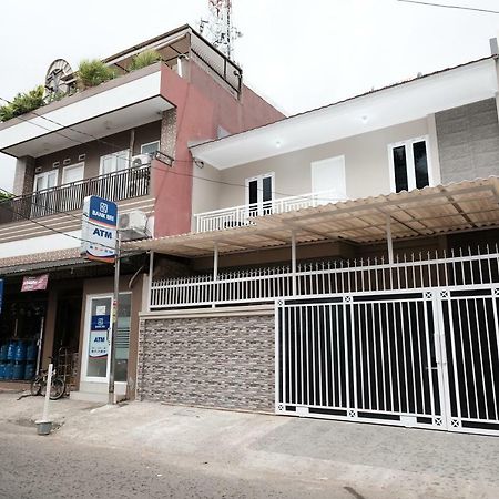 Hotel RedDoorz Syariah near Siloam Hospital Kebon Jeruk Dżakarta Zewnętrze zdjęcie