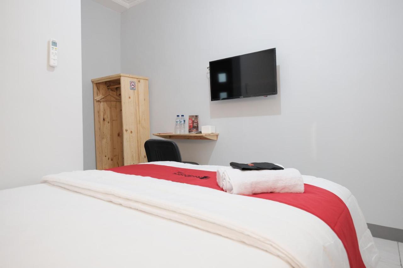 Hotel RedDoorz Syariah near Siloam Hospital Kebon Jeruk Dżakarta Zewnętrze zdjęcie