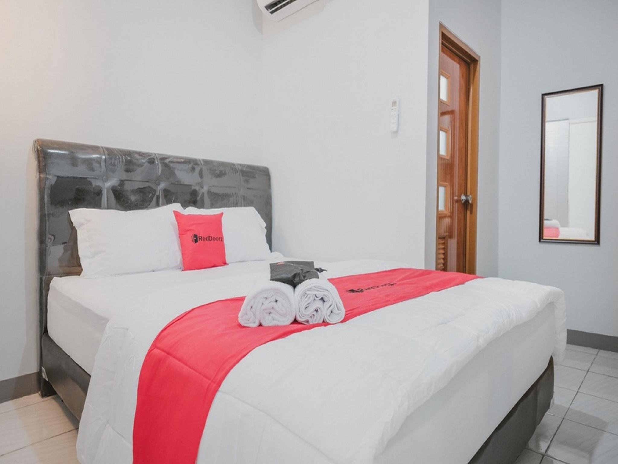 Hotel RedDoorz Syariah near Siloam Hospital Kebon Jeruk Dżakarta Zewnętrze zdjęcie