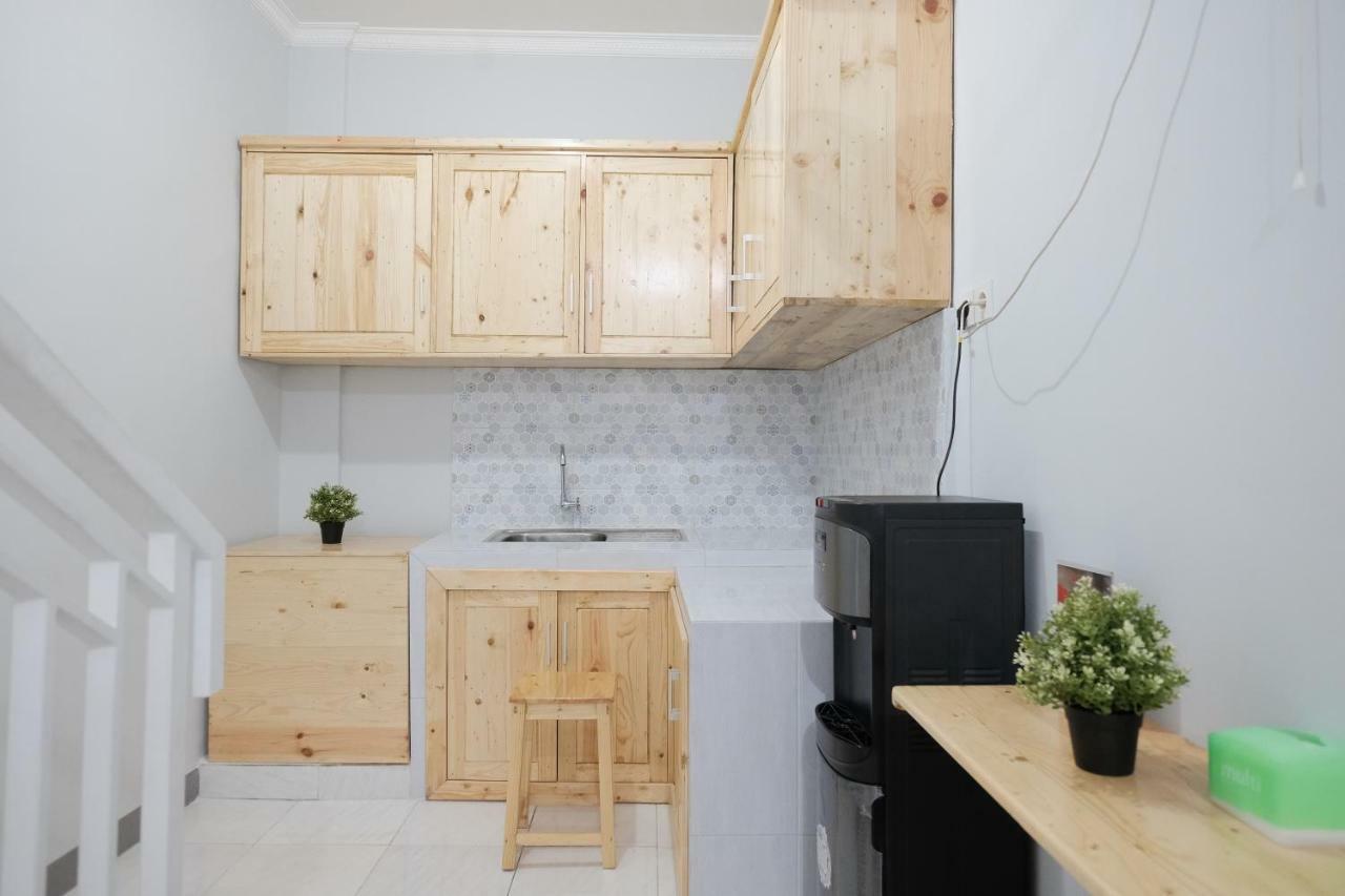 Hotel RedDoorz Syariah near Siloam Hospital Kebon Jeruk Dżakarta Zewnętrze zdjęcie