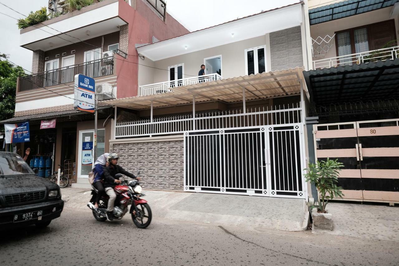 Hotel RedDoorz Syariah near Siloam Hospital Kebon Jeruk Dżakarta Zewnętrze zdjęcie