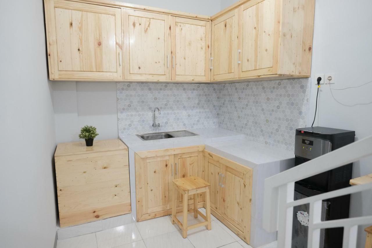 Hotel RedDoorz Syariah near Siloam Hospital Kebon Jeruk Dżakarta Zewnętrze zdjęcie