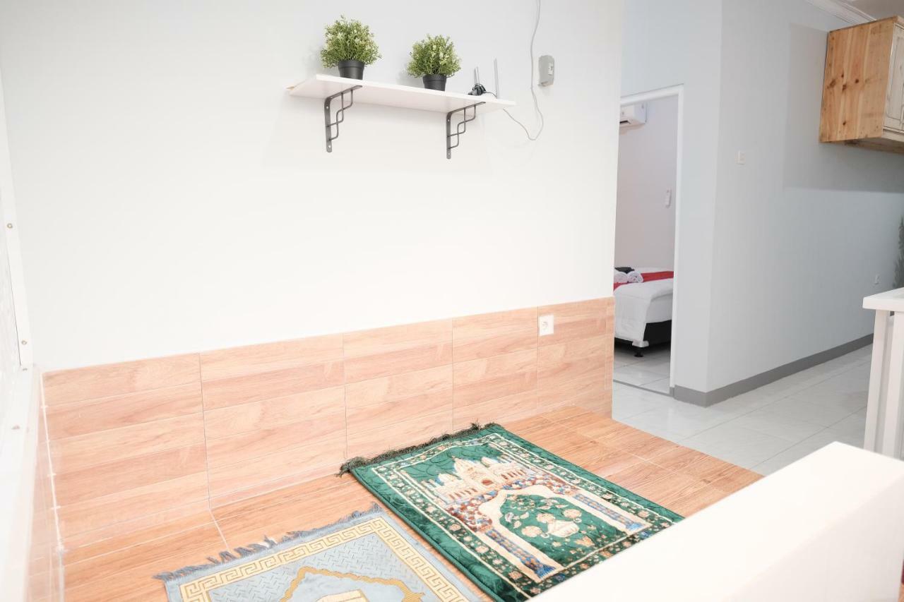Hotel RedDoorz Syariah near Siloam Hospital Kebon Jeruk Dżakarta Zewnętrze zdjęcie
