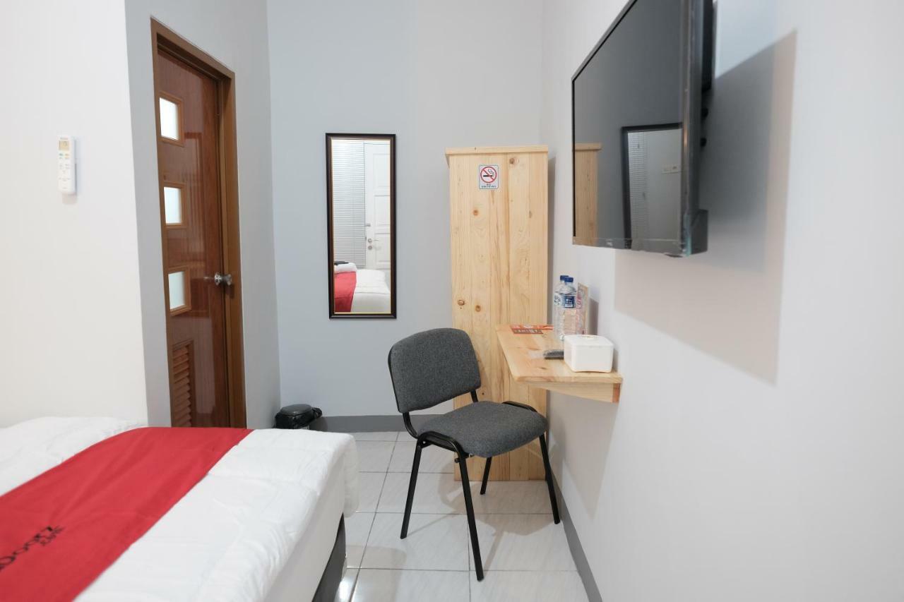Hotel RedDoorz Syariah near Siloam Hospital Kebon Jeruk Dżakarta Zewnętrze zdjęcie